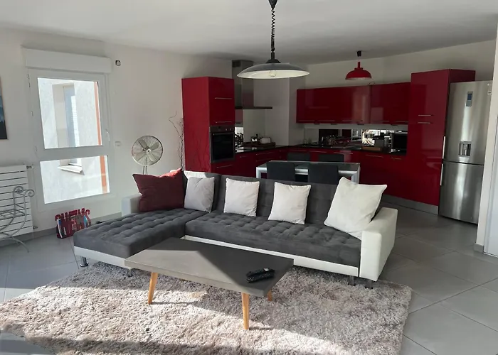 Standing Vue Apartment